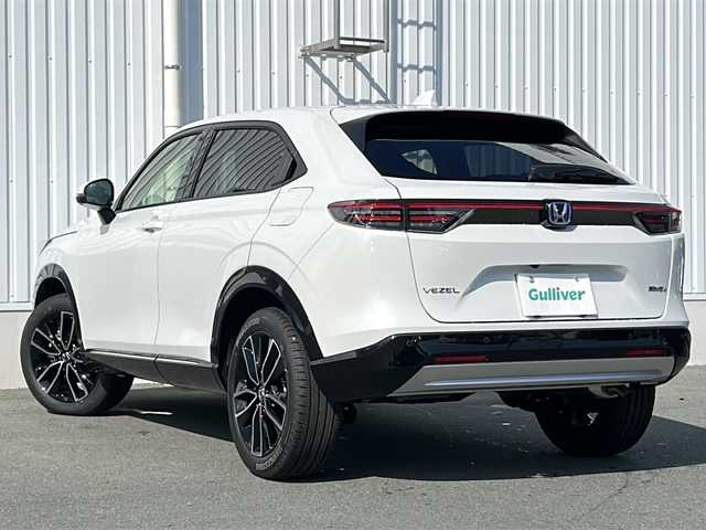 ホンダ ヴェゼル ハイブリッド e:HEV Z 三重県 2025(令7)年 0.1千km プラチナホワイトパール 登録済未使用車 /純正ナビ /全周囲カメラ/BSM /ビルトインETC2.0 /ワイヤレス充電器 /パワーバックドア /前席シートヒーター /USB・タイプC 給電/スペアキー /コーナーセンサー /ハーフレザーシート/ダウンヒルアシストコントロール/レーダークルーズコントロール/レーンキープアシスト/衝突軽減ブレーキ/電子パーキング/LEDヘッドライト/オートハイビーム/オートライト/革巻きステアリング/ステアリングスイッチ/電動格納ミラー/禁煙車