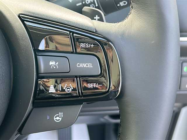 ホンダ ヴェゼル ハイブリッド e:HEV Z 三重県 2025(令7)年 0.1千km プラチナホワイトパール 登録済未使用車 /純正ナビ /全周囲カメラ/BSM /ビルトインETC2.0 /ワイヤレス充電器 /パワーバックドア /前席シートヒーター /USB・タイプC 給電/スペアキー /コーナーセンサー /ハーフレザーシート/ダウンヒルアシストコントロール/レーダークルーズコントロール/レーンキープアシスト/衝突軽減ブレーキ/電子パーキング/LEDヘッドライト/オートハイビーム/オートライト/革巻きステアリング/ステアリングスイッチ/電動格納ミラー/禁煙車