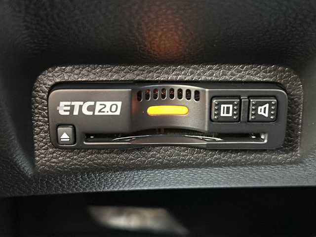 ホンダ ヴェゼル ハイブリッド e:HEV Z 三重県 2025(令7)年 0.1千km プラチナホワイトパール 登録済未使用車 /純正ナビ /全周囲カメラ/BSM /ビルトインETC2.0 /ワイヤレス充電器 /パワーバックドア /前席シートヒーター /USB・タイプC 給電/スペアキー /コーナーセンサー /ハーフレザーシート/ダウンヒルアシストコントロール/レーダークルーズコントロール/レーンキープアシスト/衝突軽減ブレーキ/電子パーキング/LEDヘッドライト/オートハイビーム/オートライト/革巻きステアリング/ステアリングスイッチ/電動格納ミラー/禁煙車