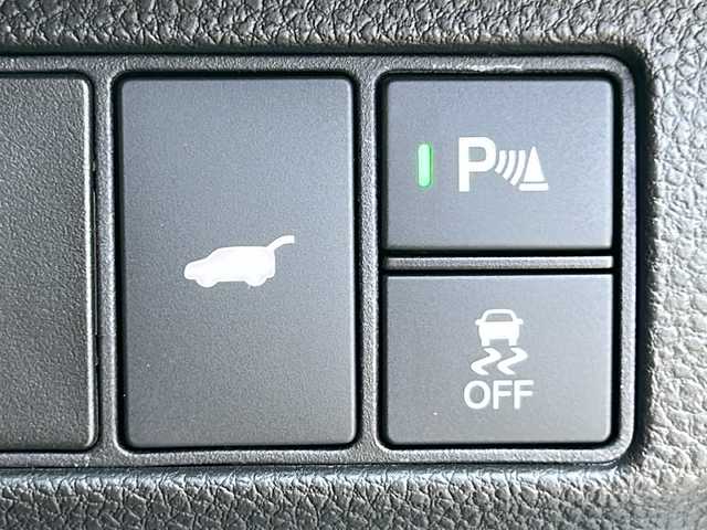 ホンダ ヴェゼル ハイブリッド e:HEV Z 三重県 2025(令7)年 0.1千km プラチナホワイトパール 登録済未使用車 /純正ナビ /全周囲カメラ/BSM /ビルトインETC2.0 /ワイヤレス充電器 /パワーバックドア /前席シートヒーター /USB・タイプC 給電/スペアキー /コーナーセンサー /ハーフレザーシート/ダウンヒルアシストコントロール/レーダークルーズコントロール/レーンキープアシスト/衝突軽減ブレーキ/電子パーキング/LEDヘッドライト/オートハイビーム/オートライト/革巻きステアリング/ステアリングスイッチ/電動格納ミラー/禁煙車