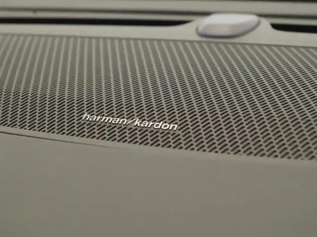 ボルボ ボルボ Ｖ６０ アルティメット B4 岐阜県 2023(令5)年 1.5万km ゴールド harman/kardonプレミアムサウンドオーディオシステム/Google Apps and Services/　ナビゲーションシステム Google マップ/　音声操作システム Google アシスタント/　アプリケーション Google Play/衝突回避・被害軽減ブレーキシステム/歩行者・サイクリスト大型動物検知機能（夜間含む）/インターセクションサポート（右折時対向車検知機能）/対向車対応機能/ステアリングサポート（衝突回避支援機能）/オンカミングレーンミティゲーション（対向車線衝突回避支援機能）/レーンキーピングエイド/ドライバーアラートコントロール/ロードサインインフォメーション/ランオフロードミティゲーション（道路逸脱回避支援機能）/リア衝突回避被害軽減ブレーキシステム/パイロットアシスト（車線維持支援機能）/全車速追従機能付ACC/ステアリングアシスト付BLIS/衝突回避・被害軽減ブレーキ機能付CTA（クロス・トラフィック・アラート）/ランオフロードプロテクション（道路逸脱事故時保護機能）/フルアクティブハイビーム（LEDヘッドライト）/360°ビューカメラ/先行車発進告知機能