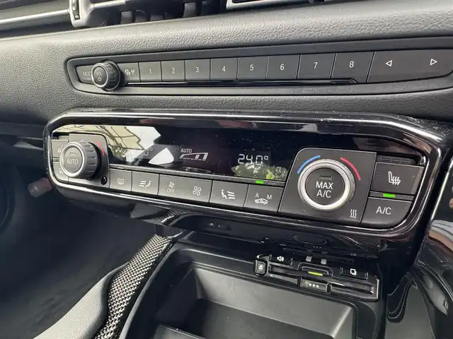 トヨタ スープラ RZ 三重県 2025(令7)年 0.1万km ブラックメタリック ワンオーナー/プリクラッシュセーフティ/HDDナビゲーションシステム/・8.8インチタッチディスプレイ/・地デジTV/・HDDオーディオ/・Toyota Supra Connect/・Bluetooth/JBLプレミアムサウンドシステム(12スピーカー)/バックモニター/リアクロストラフィックアラート/クルーズコントロール/レーンディパーチャーアラート/ブラインドスポットモニター/ブラック/レッドツートーンアルカンターラ/革コンビシート/パワーシート/シートヒーター（前席）/カラーヘッドアップディスプレイ/USBポート/ETC/純正19インチ10本スポークツヤ消ダークメタリック塗装鍛造アルミホイール/「Supra」ロゴ入brembo製レッドブレーキキャリパー/6灯式LEDヘッドランプ/・オートライト/アダプティブハイビーム/プッシュエンジンスタート/スマートキー/新車時保証書/取扱説明書