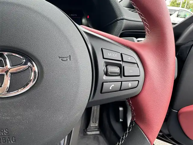トヨタ スープラ RZ 三重県 2025(令7)年 0.1万km ブラックメタリック ワンオーナー/プリクラッシュセーフティ/HDDナビゲーションシステム/・8.8インチタッチディスプレイ/・地デジTV/・HDDオーディオ/・Toyota Supra Connect/・Bluetooth/JBLプレミアムサウンドシステム(12スピーカー)/バックモニター/リアクロストラフィックアラート/クルーズコントロール/レーンディパーチャーアラート/ブラインドスポットモニター/ブラック/レッドツートーンアルカンターラ/革コンビシート/パワーシート/シートヒーター（前席）/カラーヘッドアップディスプレイ/USBポート/ETC/純正19インチ10本スポークツヤ消ダークメタリック塗装鍛造アルミホイール/「Supra」ロゴ入brembo製レッドブレーキキャリパー/6灯式LEDヘッドランプ/・オートライト/アダプティブハイビーム/プッシュエンジンスタート/スマートキー/新車時保証書/取扱説明書