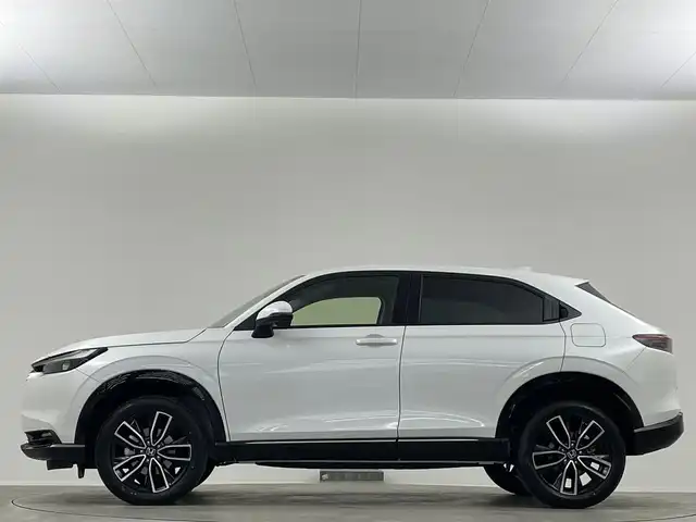 ホンダ ヴェゼル ハイブリッド e:HEV Z 埼玉県 2025(令7)年 0.1千km プラチナホワイトパール 登録済未使用車　純正９型ＤＡ　ＴＶ　ＢＴ　ＥＴＣ２．０　ＢＳＭ　バックカメラ　置くだけ充電　電動リアゲート　シートヒーター　ハーフレザーシート　ダウンヒルアシストコントロール　ハンドルヒーター