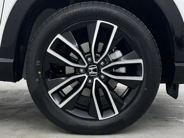 ホンダ ヴェゼル ハイブリッド e:HEV Z 埼玉県 2025(令7)年 0.1千km プラチナホワイトパール 登録済未使用車　純正９型ＤＡ　ＴＶ　ＢＴ　ＥＴＣ２．０　ＢＳＭ　バックカメラ　置くだけ充電　電動リアゲート　シートヒーター　ハーフレザーシート　ダウンヒルアシストコントロール　ハンドルヒーター