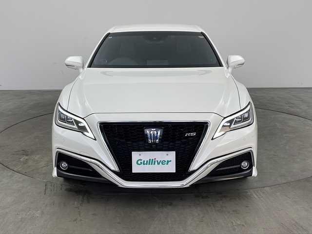 トヨタ クラウン ハイブリッド RS アドバンス 兵庫県 2019(令1)年 4.3万km ホワイトパールクリスタルシャイン ・Toyota Safety Sense/・プリクラッシュセーフティ/・レーントレーシングアシスト/・レーダークルーズコントロール（全車速追従機能付）/・ロードサインアシスト/・アダプティブハイビームシステム/・先行車発進告知機能/・ブラインドスポットモニター/・インテリジェントクリアランスソナー/・パーキングサポートブレーキ/・リヤクロストラフィックオートブレーキ/・リヤクロストラフィックアラート/・リヤカメラディテクション/・パノラミックビューモニター/・インテリジェントパーキングアシスト/・純正8インチナビ/CD/DVD/TV/SD/USB/Bluetooth/Miracast/・ヘッドアップディスプレイ/・ビルトインETC2.0/・AC100V電源/・ハーフレザー/・前席パワーシート/・前席シートヒーター/・ステアリングヒーター/・パドルシフト/・社外レーダー探知機ZERO 807LV/・デジタルインナーミラー