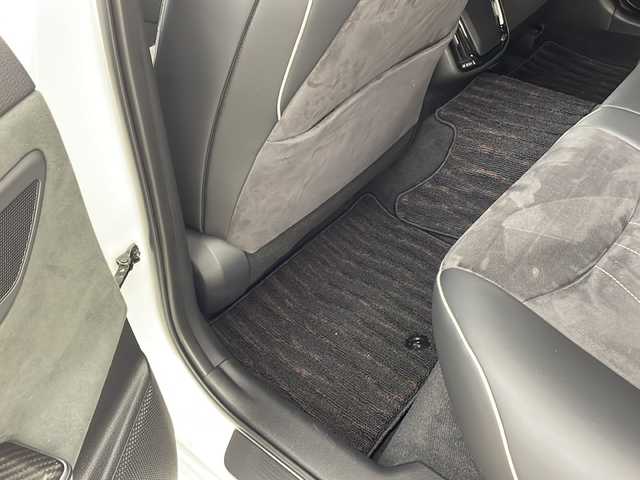 トヨタ クラウン ハイブリッド RS アドバンス 兵庫県 2019(令1)年 4.3万km ホワイトパールクリスタルシャイン ・Toyota Safety Sense/・プリクラッシュセーフティ/・レーントレーシングアシスト/・レーダークルーズコントロール（全車速追従機能付）/・ロードサインアシスト/・アダプティブハイビームシステム/・先行車発進告知機能/・ブラインドスポットモニター/・インテリジェントクリアランスソナー/・パーキングサポートブレーキ/・リヤクロストラフィックオートブレーキ/・リヤクロストラフィックアラート/・リヤカメラディテクション/・パノラミックビューモニター/・インテリジェントパーキングアシスト/・純正8インチナビ/CD/DVD/TV/SD/USB/Bluetooth/Miracast/・ヘッドアップディスプレイ/・ビルトインETC2.0/・AC100V電源/・ハーフレザー/・前席パワーシート/・前席シートヒーター/・ステアリングヒーター/・パドルシフト/・社外レーダー探知機ZERO 807LV/・デジタルインナーミラー