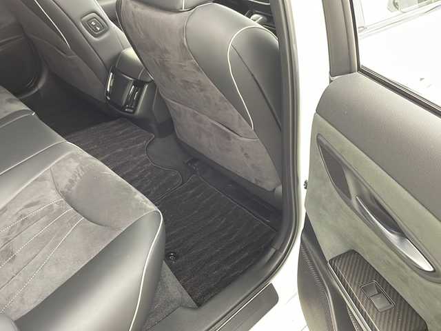 トヨタ クラウン ハイブリッド RS アドバンス 兵庫県 2019(令1)年 4.3万km ホワイトパールクリスタルシャイン ・Toyota Safety Sense/・プリクラッシュセーフティ/・レーントレーシングアシスト/・レーダークルーズコントロール（全車速追従機能付）/・ロードサインアシスト/・アダプティブハイビームシステム/・先行車発進告知機能/・ブラインドスポットモニター/・インテリジェントクリアランスソナー/・パーキングサポートブレーキ/・リヤクロストラフィックオートブレーキ/・リヤクロストラフィックアラート/・リヤカメラディテクション/・パノラミックビューモニター/・インテリジェントパーキングアシスト/・純正8インチナビ/CD/DVD/TV/SD/USB/Bluetooth/Miracast/・ヘッドアップディスプレイ/・ビルトインETC2.0/・AC100V電源/・ハーフレザー/・前席パワーシート/・前席シートヒーター/・ステアリングヒーター/・パドルシフト/・社外レーダー探知機ZERO 807LV/・デジタルインナーミラー