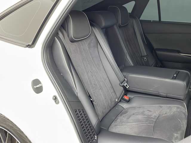 トヨタ クラウン ハイブリッド RS アドバンス 兵庫県 2019(令1)年 4.3万km ホワイトパールクリスタルシャイン ・Toyota Safety Sense/・プリクラッシュセーフティ/・レーントレーシングアシスト/・レーダークルーズコントロール（全車速追従機能付）/・ロードサインアシスト/・アダプティブハイビームシステム/・先行車発進告知機能/・ブラインドスポットモニター/・インテリジェントクリアランスソナー/・パーキングサポートブレーキ/・リヤクロストラフィックオートブレーキ/・リヤクロストラフィックアラート/・リヤカメラディテクション/・パノラミックビューモニター/・インテリジェントパーキングアシスト/・純正8インチナビ/CD/DVD/TV/SD/USB/Bluetooth/Miracast/・ヘッドアップディスプレイ/・ビルトインETC2.0/・AC100V電源/・ハーフレザー/・前席パワーシート/・前席シートヒーター/・ステアリングヒーター/・パドルシフト/・社外レーダー探知機ZERO 807LV/・デジタルインナーミラー