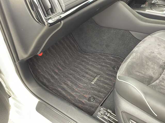 トヨタ クラウン ハイブリッド RS アドバンス 兵庫県 2019(令1)年 4.3万km ホワイトパールクリスタルシャイン ・Toyota Safety Sense/・プリクラッシュセーフティ/・レーントレーシングアシスト/・レーダークルーズコントロール（全車速追従機能付）/・ロードサインアシスト/・アダプティブハイビームシステム/・先行車発進告知機能/・ブラインドスポットモニター/・インテリジェントクリアランスソナー/・パーキングサポートブレーキ/・リヤクロストラフィックオートブレーキ/・リヤクロストラフィックアラート/・リヤカメラディテクション/・パノラミックビューモニター/・インテリジェントパーキングアシスト/・純正8インチナビ/CD/DVD/TV/SD/USB/Bluetooth/Miracast/・ヘッドアップディスプレイ/・ビルトインETC2.0/・AC100V電源/・ハーフレザー/・前席パワーシート/・前席シートヒーター/・ステアリングヒーター/・パドルシフト/・社外レーダー探知機ZERO 807LV/・デジタルインナーミラー