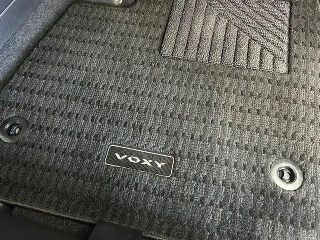 トヨタ ヴォクシー ハイブリッド S－G 群馬県 2024(令6)年 1.5万km アティチュードブラックマイカ フリップダウンモニター　純正１０．５ディスプレイオーディオ　バックカメラ　片側パワースライドドア　ＬＥＤ　純正１６インチＡＷ　ステアリングリモコン　ドライブレコーダー　スマートキー　ＥＴＣ　禁煙車