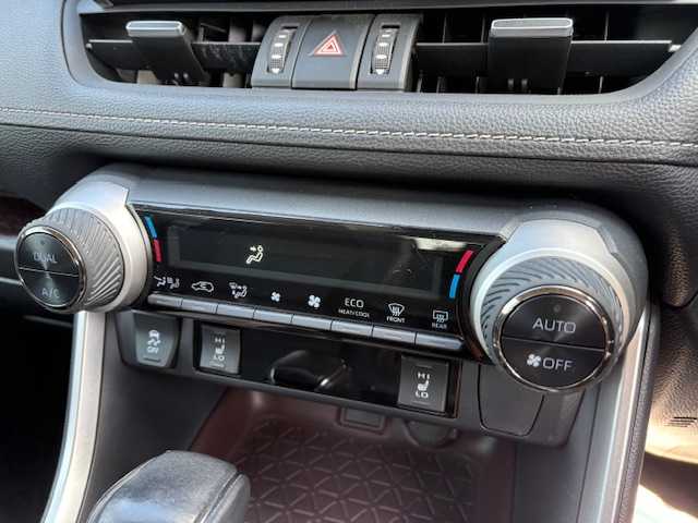 トヨタ ＲＡＶ４ G Zパッケージ 大阪府 2020(令2)年 3.8万km ホワイトパールクリスタルシャイン 9インチナビ　/フルセグ　/Bluetooth　/バックカメラ　/レザーシート シートヒーター　/ステアリングヒーター　/ブラインドスポットモニター　/デジタルインナーミラー　/パワーバックドア　/ビルトインETC　　