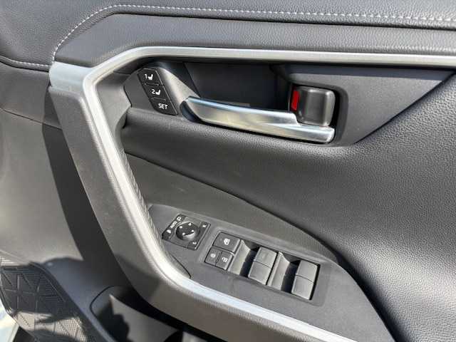 トヨタ ＲＡＶ４ G Zパッケージ 大阪府 2020(令2)年 3.8万km ホワイトパールクリスタルシャイン 9インチナビ　/フルセグ　/Bluetooth　/バックカメラ　/レザーシート シートヒーター　/ステアリングヒーター　/ブラインドスポットモニター　/デジタルインナーミラー　/パワーバックドア　/ビルトインETC　　