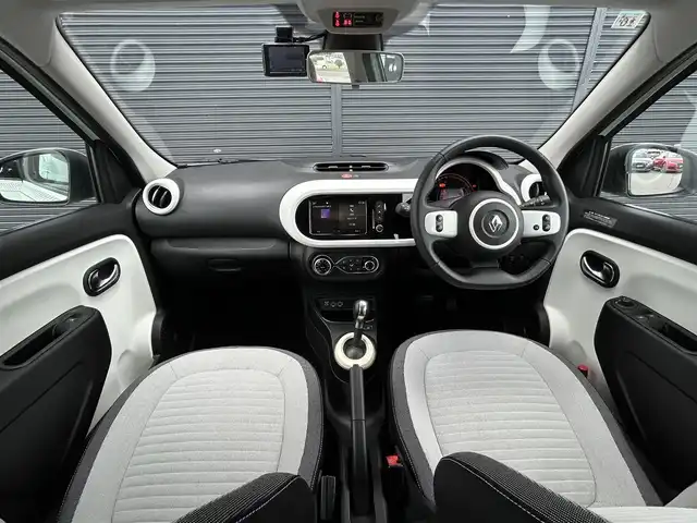 ルノー トゥインゴ EDC 茨城県 2019(令1)年 0.5万km 緑 後期型 /ディスプレイOD /CarPlay /BT /衝突軽減警告 /レーンアシスト /バックソナー /クルーズコントロール /ドライブレコーダー /オートライト /純正15インチアルミホイール /フロアマット /禁煙車