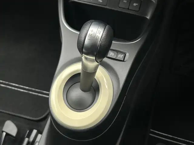 ルノー トゥインゴ EDC 茨城県 2019(令1)年 0.5万km 緑 後期型 /ディスプレイOD /CarPlay /BT /衝突軽減警告 /レーンアシスト /バックソナー /クルーズコントロール /ドライブレコーダー /オートライト /純正15インチアルミホイール /フロアマット /禁煙車