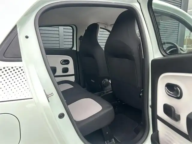 ルノー トゥインゴ EDC 茨城県 2019(令1)年 0.5万km 緑 後期型 /ディスプレイOD /CarPlay /BT /衝突軽減警告 /レーンアシスト /バックソナー /クルーズコントロール /ドライブレコーダー /オートライト /純正15インチアルミホイール /フロアマット /禁煙車