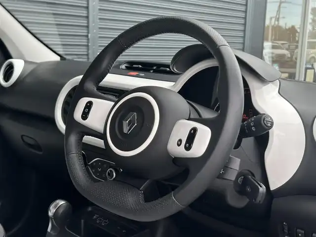 ルノー トゥインゴ EDC 茨城県 2019(令1)年 0.5万km 緑 後期型 /ディスプレイOD /CarPlay /BT /衝突軽減警告 /レーンアシスト /バックソナー /クルーズコントロール /ドライブレコーダー /オートライト /純正15インチアルミホイール /フロアマット /禁煙車