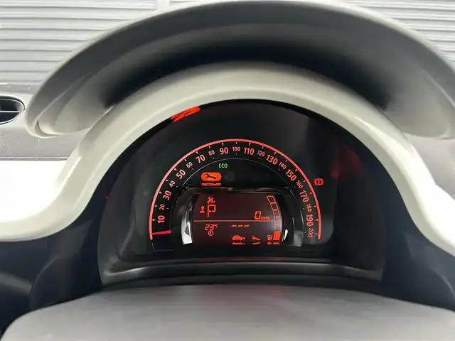 ルノー トゥインゴ EDC 茨城県 2019(令1)年 0.5万km 緑 後期型 /ディスプレイOD /CarPlay /BT /衝突軽減警告 /レーンアシスト /バックソナー /クルーズコントロール /ドライブレコーダー /オートライト /純正15インチアルミホイール /フロアマット /禁煙車