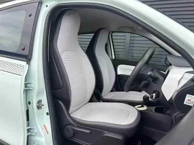 ルノー トゥインゴ EDC 茨城県 2019(令1)年 0.5万km 緑 後期型 /ディスプレイOD /CarPlay /BT /衝突軽減警告 /レーンアシスト /バックソナー /クルーズコントロール /ドライブレコーダー /オートライト /純正15インチアルミホイール /フロアマット /禁煙車