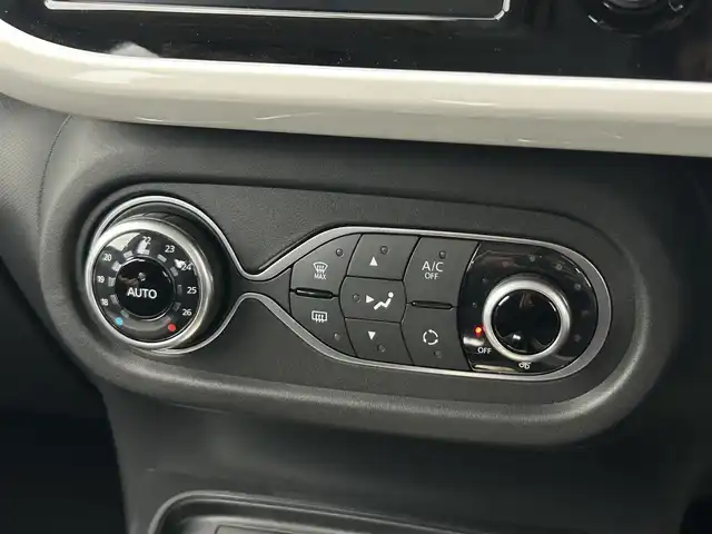 ルノー トゥインゴ EDC 茨城県 2019(令1)年 0.5万km 緑 後期型 /ディスプレイOD /CarPlay /BT /衝突軽減警告 /レーンアシスト /バックソナー /クルーズコントロール /ドライブレコーダー /オートライト /純正15インチアルミホイール /フロアマット /禁煙車