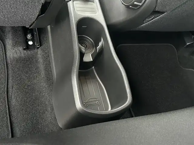 ルノー トゥインゴ EDC 茨城県 2019(令1)年 0.5万km 緑 後期型 /ディスプレイOD /CarPlay /BT /衝突軽減警告 /レーンアシスト /バックソナー /クルーズコントロール /ドライブレコーダー /オートライト /純正15インチアルミホイール /フロアマット /禁煙車