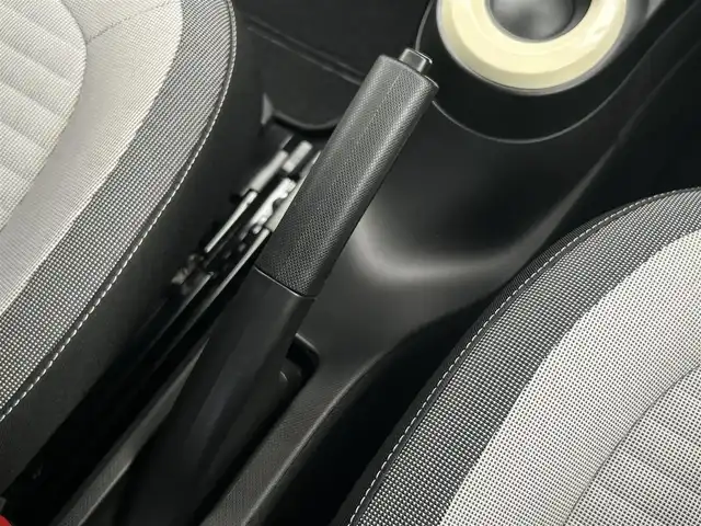 ルノー トゥインゴ EDC 茨城県 2019(令1)年 0.5万km 緑 後期型 /ディスプレイOD /CarPlay /BT /衝突軽減警告 /レーンアシスト /バックソナー /クルーズコントロール /ドライブレコーダー /オートライト /純正15インチアルミホイール /フロアマット /禁煙車