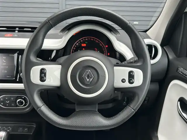 ルノー トゥインゴ EDC 茨城県 2019(令1)年 0.5万km 緑 後期型 /ディスプレイOD /CarPlay /BT /衝突軽減警告 /レーンアシスト /バックソナー /クルーズコントロール /ドライブレコーダー /オートライト /純正15インチアルミホイール /フロアマット /禁煙車