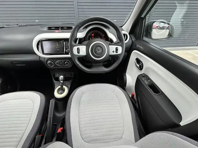 ルノー トゥインゴ EDC 茨城県 2019(令1)年 0.5万km 緑 後期型 /ディスプレイOD /CarPlay /BT /衝突軽減警告 /レーンアシスト /バックソナー /クルーズコントロール /ドライブレコーダー /オートライト /純正15インチアルミホイール /フロアマット /禁煙車