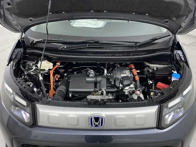 ホンダ フリード ハイブリット e:HEV クロスター 熊本県 2025(令7)年 0.1千km メテオロイドグレーメタリック 登録未使用車/純正9インチナビ/AM/FM/フルセグTV/Bluetooth/USB/バックカメラ/Apple CarPlay/Android Auto/ホンダセンシング/・衝突被害軽減ブレーキ/・レーンキープアシスト/・コーナーセンサー/・追従式クルーズコントロール/ブラインドスポットモニター/ハーフレザーシート/シートヒーターD/N/両側パワースライドドア/純正１５アルミホイール/プッシュスタート/スペアキー/オートライト/電動格納ミラー