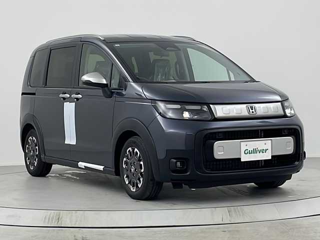 ホンダ フリード ハイブリット e:HEV クロスター 熊本県 2025(令7)年 0.1千km メテオロイドグレーメタリック 登録未使用車/純正9インチナビ/AM/FM/フルセグTV/Bluetooth/USB/バックカメラ/Apple CarPlay/Android Auto/ホンダセンシング/・衝突被害軽減ブレーキ/・レーンキープアシスト/・コーナーセンサー/・追従式クルーズコントロール/ブラインドスポットモニター/ハーフレザーシート/シートヒーターD/N/両側パワースライドドア/純正１５アルミホイール/プッシュスタート/スペアキー/オートライト/電動格納ミラー