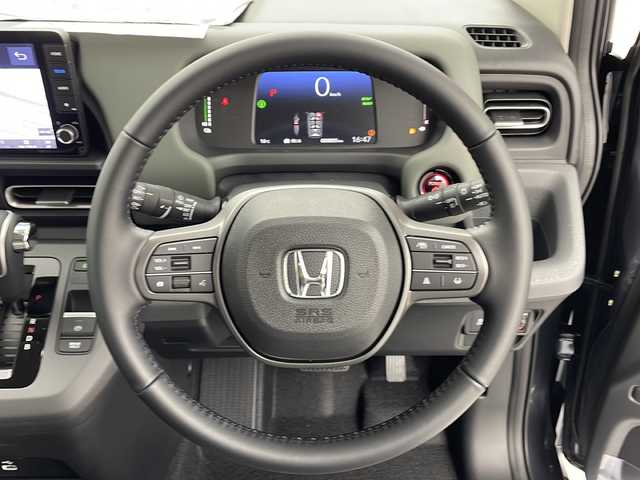 ホンダ フリード ハイブリット e:HEV クロスター 熊本県 2025(令7)年 0.1千km メテオロイドグレーメタリック 登録未使用車/純正9インチナビ/AM/FM/フルセグTV/Bluetooth/USB/バックカメラ/Apple CarPlay/Android Auto/ホンダセンシング/・衝突被害軽減ブレーキ/・レーンキープアシスト/・コーナーセンサー/・追従式クルーズコントロール/ブラインドスポットモニター/ハーフレザーシート/シートヒーターD/N/両側パワースライドドア/純正１５アルミホイール/プッシュスタート/スペアキー/オートライト/電動格納ミラー