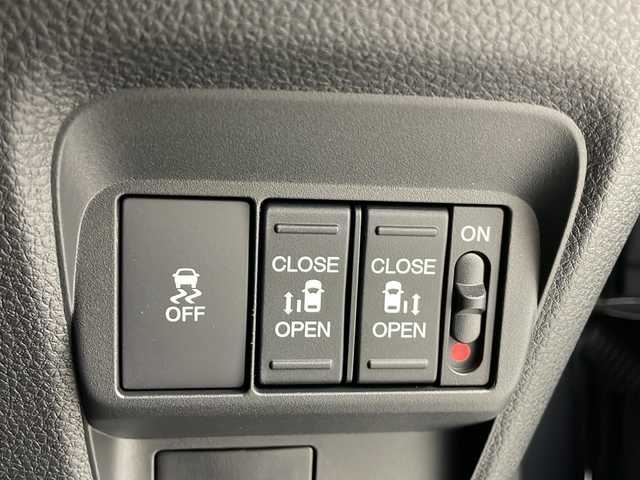 ホンダ フリード ハイブリット e:HEV クロスター 熊本県 2025(令7)年 0.1千km メテオロイドグレーメタリック 登録未使用車/純正9インチナビ/AM/FM/フルセグTV/Bluetooth/USB/バックカメラ/Apple CarPlay/Android Auto/ホンダセンシング/・衝突被害軽減ブレーキ/・レーンキープアシスト/・コーナーセンサー/・追従式クルーズコントロール/ブラインドスポットモニター/ハーフレザーシート/シートヒーターD/N/両側パワースライドドア/純正１５アルミホイール/プッシュスタート/スペアキー/オートライト/電動格納ミラー