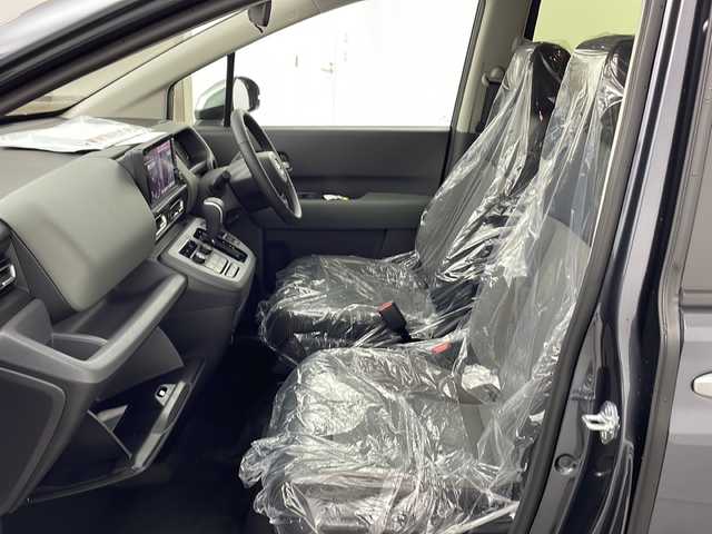 ホンダ フリード ハイブリット e:HEV クロスター 熊本県 2025(令7)年 0.1千km メテオロイドグレーメタリック 登録未使用車/純正9インチナビ/AM/FM/フルセグTV/Bluetooth/USB/バックカメラ/Apple CarPlay/Android Auto/ホンダセンシング/・衝突被害軽減ブレーキ/・レーンキープアシスト/・コーナーセンサー/・追従式クルーズコントロール/ブラインドスポットモニター/ハーフレザーシート/シートヒーターD/N/両側パワースライドドア/純正１５アルミホイール/プッシュスタート/スペアキー/オートライト/電動格納ミラー