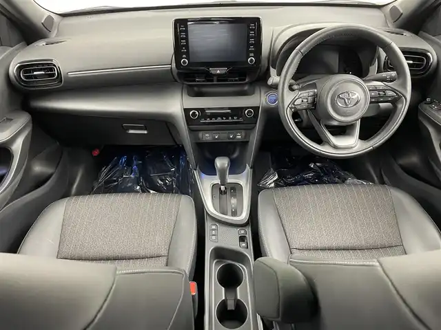 トヨタ ヤリスクロス ハイブリッド Z 埼玉県 2023(令5)年 2.1万km プラチナホワイトパールマイカ 純正８型ＤＡ　Ｂカメラ　温シート　ＢＳＭ　ＥＴＣ　１００Ｖ　レーダークルーズコントロール　コーナーセンサー　衝突軽減システム　ハーフレザーシート　電動リアゲート　パワーシート　スペアキー　ＢＴ　ＴＶ