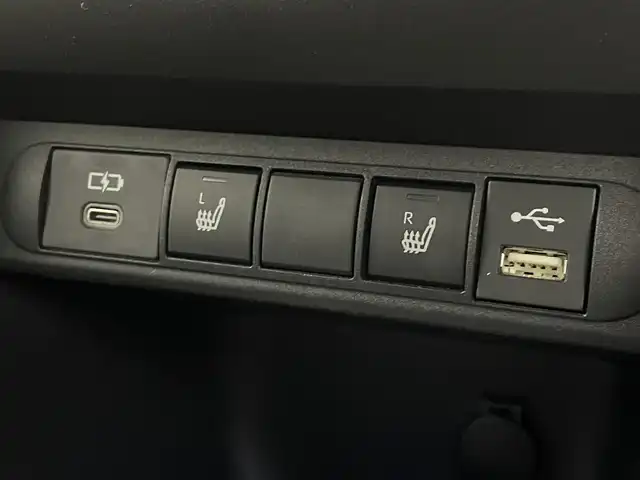 トヨタ ヤリスクロス ハイブリッド Z 埼玉県 2023(令5)年 2.1万km プラチナホワイトパールマイカ 純正８型ＤＡ　Ｂカメラ　温シート　ＢＳＭ　ＥＴＣ　１００Ｖ　レーダークルーズコントロール　コーナーセンサー　衝突軽減システム　ハーフレザーシート　電動リアゲート　パワーシート　スペアキー　ＢＴ　ＴＶ