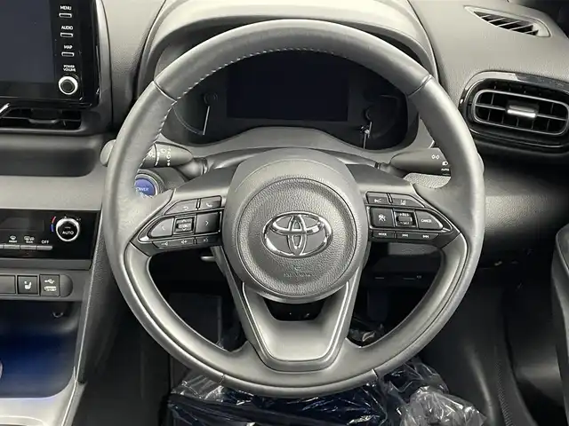 トヨタ ヤリスクロス ハイブリッド Z 埼玉県 2023(令5)年 2.1万km プラチナホワイトパールマイカ 純正８型ＤＡ　Ｂカメラ　温シート　ＢＳＭ　ＥＴＣ　１００Ｖ　レーダークルーズコントロール　コーナーセンサー　衝突軽減システム　ハーフレザーシート　電動リアゲート　パワーシート　スペアキー　ＢＴ　ＴＶ