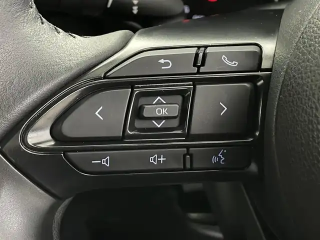 トヨタ ヤリスクロス ハイブリッド Z 埼玉県 2023(令5)年 2.1万km プラチナホワイトパールマイカ 純正８型ＤＡ　Ｂカメラ　温シート　ＢＳＭ　ＥＴＣ　１００Ｖ　レーダークルーズコントロール　コーナーセンサー　衝突軽減システム　ハーフレザーシート　電動リアゲート　パワーシート　スペアキー　ＢＴ　ＴＶ