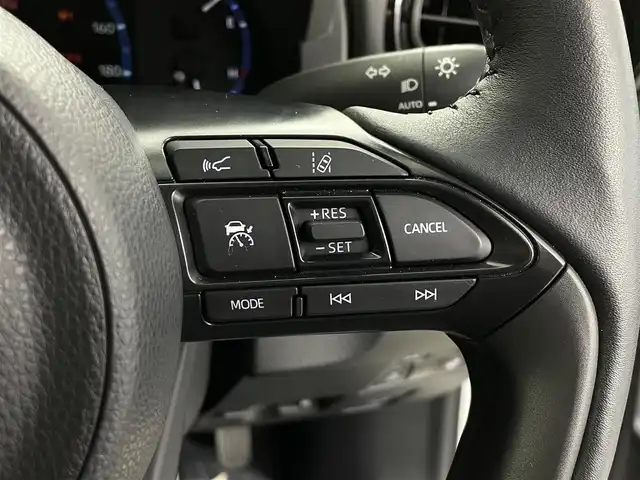 トヨタ ヤリスクロス ハイブリッド Z 埼玉県 2023(令5)年 2.1万km プラチナホワイトパールマイカ 純正８型ＤＡ　Ｂカメラ　温シート　ＢＳＭ　ＥＴＣ　１００Ｖ　レーダークルーズコントロール　コーナーセンサー　衝突軽減システム　ハーフレザーシート　電動リアゲート　パワーシート　スペアキー　ＢＴ　ＴＶ