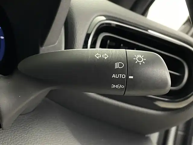 トヨタ ヤリスクロス ハイブリッド Z 埼玉県 2023(令5)年 2.1万km プラチナホワイトパールマイカ 純正８型ＤＡ　Ｂカメラ　温シート　ＢＳＭ　ＥＴＣ　１００Ｖ　レーダークルーズコントロール　コーナーセンサー　衝突軽減システム　ハーフレザーシート　電動リアゲート　パワーシート　スペアキー　ＢＴ　ＴＶ