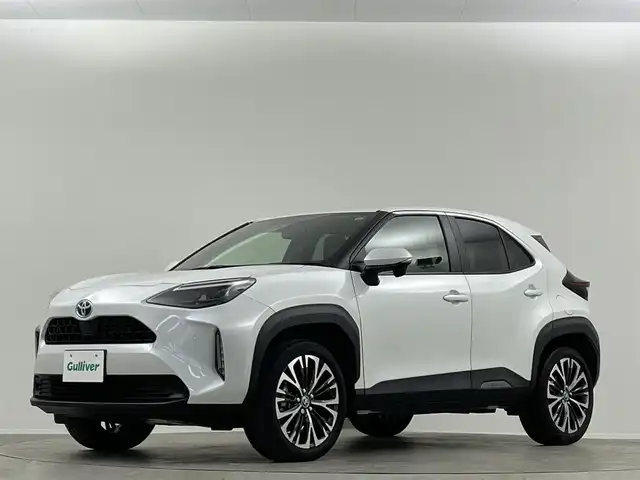 トヨタ ヤリスクロス ハイブリッド Z 埼玉県 2023(令5)年 2.1万km プラチナホワイトパールマイカ 純正８型ＤＡ　Ｂカメラ　温シート　ＢＳＭ　ＥＴＣ　１００Ｖ　レーダークルーズコントロール　コーナーセンサー　衝突軽減システム　ハーフレザーシート　電動リアゲート　パワーシート　スペアキー　ＢＴ　ＴＶ