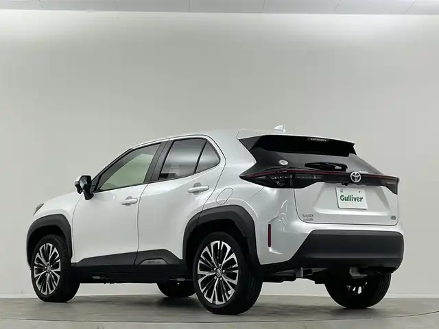 トヨタ ヤリスクロス ハイブリッド Z 埼玉県 2023(令5)年 2.1万km プラチナホワイトパールマイカ 純正８型ＤＡ　Ｂカメラ　温シート　ＢＳＭ　ＥＴＣ　１００Ｖ　レーダークルーズコントロール　コーナーセンサー　衝突軽減システム　ハーフレザーシート　電動リアゲート　パワーシート　スペアキー　ＢＴ　ＴＶ