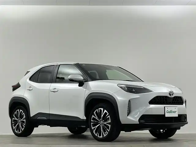 トヨタ ヤリスクロス ハイブリッド Z 埼玉県 2023(令5)年 2.1万km プラチナホワイトパールマイカ 純正８型ＤＡ　Ｂカメラ　温シート　ＢＳＭ　ＥＴＣ　１００Ｖ　レーダークルーズコントロール　コーナーセンサー　衝突軽減システム　ハーフレザーシート　電動リアゲート　パワーシート　スペアキー　ＢＴ　ＴＶ