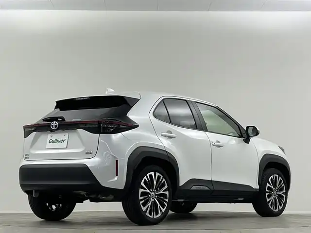 トヨタ ヤリスクロス ハイブリッド Z 埼玉県 2023(令5)年 2.1万km プラチナホワイトパールマイカ 純正８型ＤＡ　Ｂカメラ　温シート　ＢＳＭ　ＥＴＣ　１００Ｖ　レーダークルーズコントロール　コーナーセンサー　衝突軽減システム　ハーフレザーシート　電動リアゲート　パワーシート　スペアキー　ＢＴ　ＴＶ