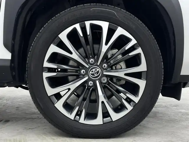 トヨタ ヤリスクロス ハイブリッド Z 埼玉県 2023(令5)年 2.1万km プラチナホワイトパールマイカ 純正８型ＤＡ　Ｂカメラ　温シート　ＢＳＭ　ＥＴＣ　１００Ｖ　レーダークルーズコントロール　コーナーセンサー　衝突軽減システム　ハーフレザーシート　電動リアゲート　パワーシート　スペアキー　ＢＴ　ＴＶ