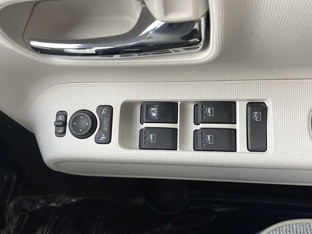 ダイハツ ムーヴ キャンバス ストライプス G 山口県 2024(令6)年 1万km シャイニングホワイトパール/スムーズグレーマイカメタリック 純正ディスプレイオーディオ/・CD/CDチェンジャー/・AM/FM/・iPod/USB接続/・フロントAUX/バックカメラ/スマートアシスト/・衝突警報機能/・ブレーキ制御付誤発進抑制機能/・車線逸脱警報機能/・ふらつき警報/・路外逸脱警報機能/・先行車発進お知らせ機能/・標識認識機能/・クリアランスソナー/LEDオートライト/LEDフォグランプ/D席/N席シートヒーター/ドリンクホルダーヒーター/マルチインフォメーションディスプレイ/スマートキー/イモビライザー/プッシュスタート/スペアキー1本/PWRモード切替スイッチ/USBソケット/運転席シートリフター/ベンチシート/アームレスト/後席シートアンダートレー/後席ISOFIXシート/UVカットプライバシーガラス/分割可倒式リアシート/電子パーキングブレーキ/両側パワースライドドア/挟み込み防止機能/予約OPEN機能/取り扱い説明書/保証書