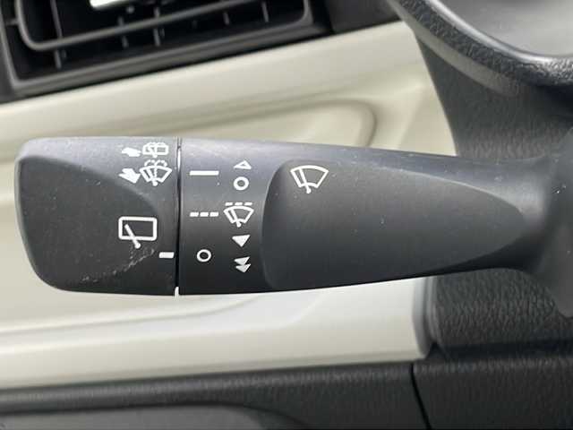 ダイハツ ムーヴ キャンバス ストライプス G 山口県 2024(令6)年 1万km シャイニングホワイトパール/スムーズグレーマイカメタリック 純正ディスプレイオーディオ/・CD/CDチェンジャー/・AM/FM/・iPod/USB接続/・フロントAUX/バックカメラ/スマートアシスト/・衝突警報機能/・ブレーキ制御付誤発進抑制機能/・車線逸脱警報機能/・ふらつき警報/・路外逸脱警報機能/・先行車発進お知らせ機能/・標識認識機能/・クリアランスソナー/LEDオートライト/LEDフォグランプ/D席/N席シートヒーター/ドリンクホルダーヒーター/マルチインフォメーションディスプレイ/スマートキー/イモビライザー/プッシュスタート/スペアキー1本/PWRモード切替スイッチ/USBソケット/運転席シートリフター/ベンチシート/アームレスト/後席シートアンダートレー/後席ISOFIXシート/UVカットプライバシーガラス/分割可倒式リアシート/電子パーキングブレーキ/両側パワースライドドア/挟み込み防止機能/予約OPEN機能/取り扱い説明書/保証書