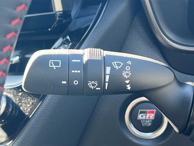 トヨタ ＧＲカローラ RZ 愛知県 2024(令6)年 0.7万km ガンＭⅡ ・禁煙車/・純正ディスプレイオーディオ/・ナビ付/フルセグＴＶ/・Bluetooth/USB/・JBLサウンド/・バックカメラ/・ビルトインＥＴＣ2.0/・前後ドライブレコーダー/・トヨタセーフティーセンス/・PCS/LTA/LDA/・オートハイビーム/・BSM/RSA/RCTA/・ヘッドアップディスプレイ/・レーダークルーズコントロール/・クリアランスソナー/・D/N席シートヒーター/・ステアリングヒーター/・ステアスイッチ/・プッシュスタート/・黒合皮ハーフレザーシート/・LEDオートライト/・フォグランプ/・電動格納ウィンカーミラー/・４WDモードセレクト/・ドライブモード/・横滑り防止装置/・純正18インチアルミ/・純正フロアマット/・新車保証書/取扱説明書