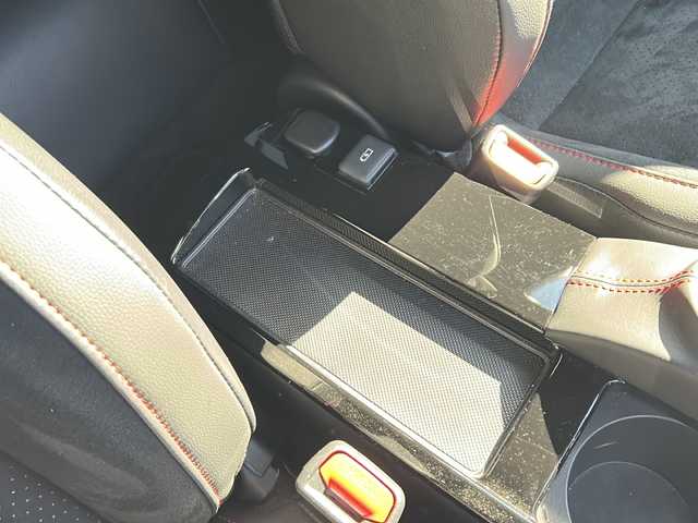 トヨタ ＧＲカローラ RZ 愛知県 2024(令6)年 0.7万km ガンＭⅡ ・禁煙車/・純正ディスプレイオーディオ/・ナビ付/フルセグＴＶ/・Bluetooth/USB/・JBLサウンド/・バックカメラ/・ビルトインＥＴＣ2.0/・前後ドライブレコーダー/・トヨタセーフティーセンス/・PCS/LTA/LDA/・オートハイビーム/・BSM/RSA/RCTA/・ヘッドアップディスプレイ/・レーダークルーズコントロール/・クリアランスソナー/・D/N席シートヒーター/・ステアリングヒーター/・ステアスイッチ/・プッシュスタート/・黒合皮ハーフレザーシート/・LEDオートライト/・フォグランプ/・電動格納ウィンカーミラー/・４WDモードセレクト/・ドライブモード/・横滑り防止装置/・純正18インチアルミ/・純正フロアマット/・新車保証書/取扱説明書