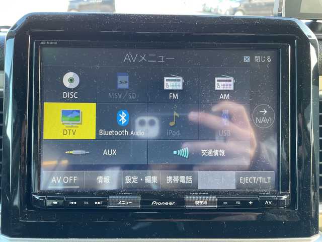 スズキ クロスビー HYBRID MZ 富山県 2020(令2)年 6.2万km ピュアホワイトパール/ブラック2トーンルーフ 純正メモリナビ/型式：AVIC-RLS901II/【CD/DVD/SD/BT/AUT/フルセグTV】/スズキセーフティ（デュアルセンサーブレーキサポート）/フルセグTV/LEDヘッドライト/クルーズコントロール/プッシュスタート/パドルシフト/スマートキー/シートヒーター（運転席＋助手席）/ドライブレコーダー/純正アルミホイール/オートハイビーム/ビルトインETC/プッシュスタート/レーンキープアシスト/横滑り防止装置/純正フロアマット/ASSURAスピードメーター/ドアバイザー