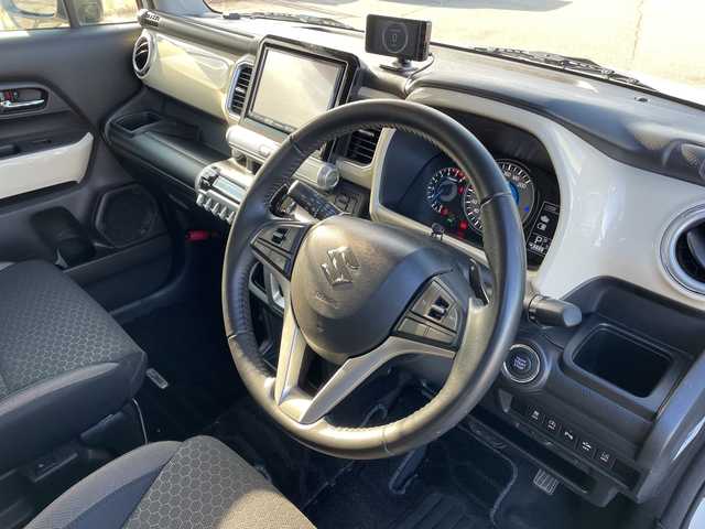 スズキ クロスビー HYBRID MZ 富山県 2020(令2)年 6.2万km ピュアホワイトパール/ブラック2トーンルーフ 純正メモリナビ/型式：AVIC-RLS901II/【CD/DVD/SD/BT/AUT/フルセグTV】/スズキセーフティ（デュアルセンサーブレーキサポート）/フルセグTV/LEDヘッドライト/クルーズコントロール/プッシュスタート/パドルシフト/スマートキー/シートヒーター（運転席＋助手席）/ドライブレコーダー/純正アルミホイール/オートハイビーム/ビルトインETC/プッシュスタート/レーンキープアシスト/横滑り防止装置/純正フロアマット/ASSURAスピードメーター/ドアバイザー